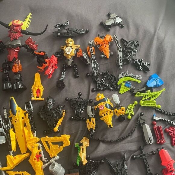 LEGO Bionicle / Hero Factory Lot Approximately 7 lbs Masks Weapons Arms Torsos P - Picture 6 of 14